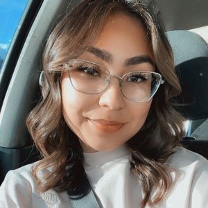 Meet your Posher, Kassandra